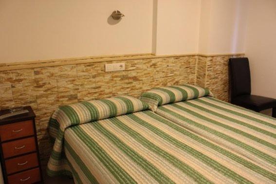 Hostal Valle Del Iregua Albelda De Iregua Ngoại thất bức ảnh